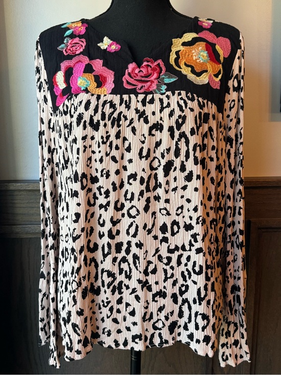 Perfectly Priscilla Dresses & Skirts - Embroidered Floral Yoke Leopard Print boho peasant top large Euc